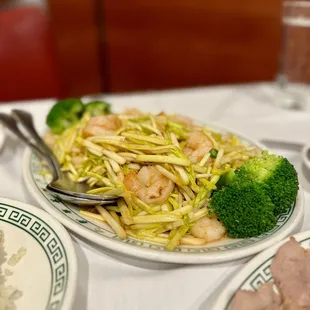Garlic sprouts with shrimp