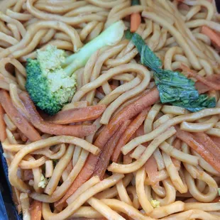 Vegetable lo mein
