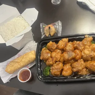 Rice, 1. Vegetable Egg Roll, &amp; S7. General Tso's Chicken