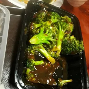 Broccolo with sauce (vegetarian)