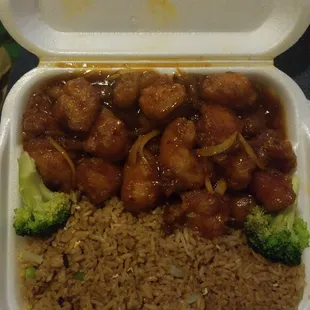 I ordered the orange chicken combination lunch and it was A LOT more food than I thought it would be for the price. The food taste awesome.