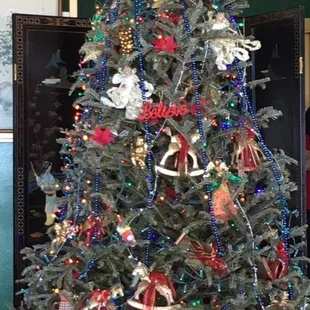 Great Christmas décor-real tree!