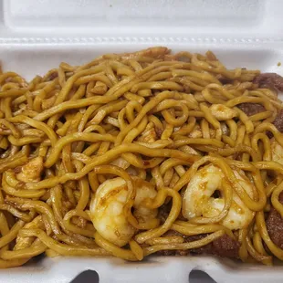 Combination lo mein with no veggies.