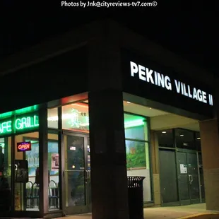 the front of the restaurant at night