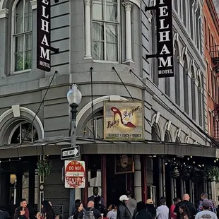 The Pelham Hotel - Exterior and Ruby Slipper Restaurant