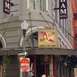 The Pelham Hotel - Exterior and Ruby Slipper Restaurant