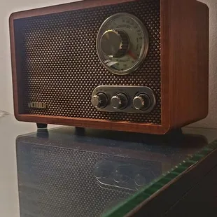 The Pelham Hotel - Radio inside each room.