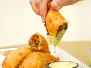 BUS-Bar Under the Sun