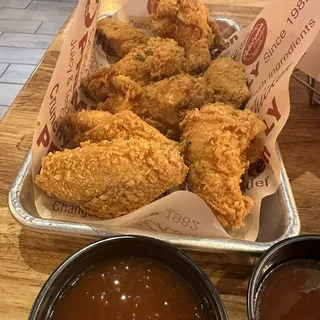 Crispy Fried Wings with Sauce