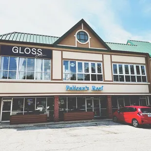 the exterior of a restaurant
