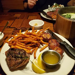 Filet mignon, scallops and sweet potato fries