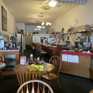 A great throw back from the fifties  Clean and quaint.