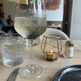 Seasonal spritzer with blackberry