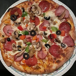 Pellegrino &apos;s outstanding pizza. OMG