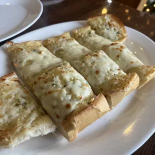 Appetizer - garlic bread with cheese