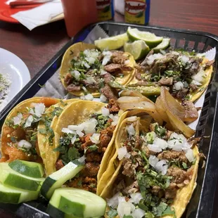 Tripa, buche, chicharron, al pastor, carnitas tacos