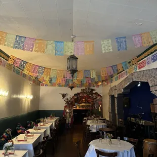 Dining area, so cute!