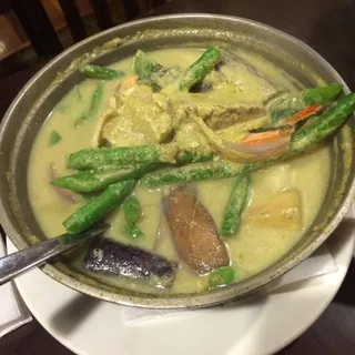 Green Curry Seafood Clay Pot