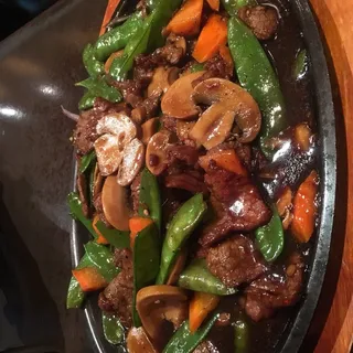 Sizzling Beef with Black Pepper Sauce