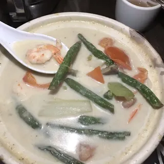 Green Curry Seafood in Clay Pot