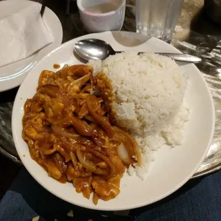 Curried Chicken with Rice and Onion