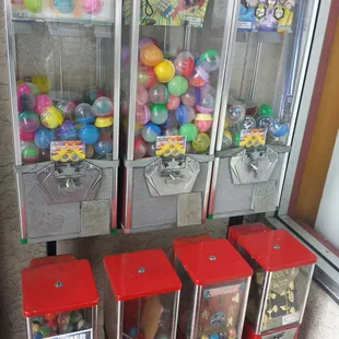 Trap The Kids With Toys :)