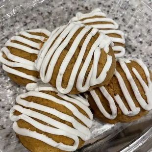 a close up of some cookies