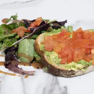 Fresco Avocado Toast

Avocado, diced tomatoes, salt and pepper
