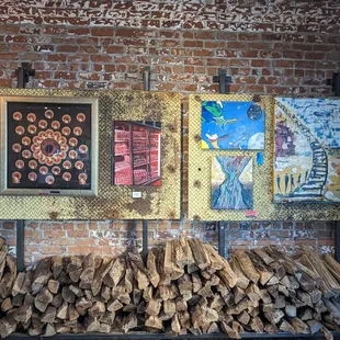 Art and wood for the pizza oven