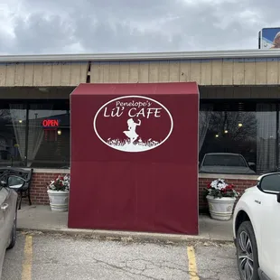 the outside of the restaurant