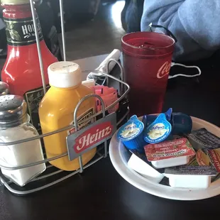 Basic table condiments