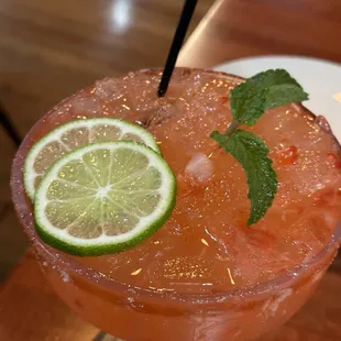 a close up of a margarita