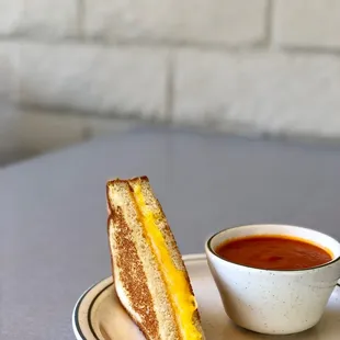 Grilled Cheese And Roasted Red Pepper Tomato Bisque