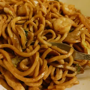 a plate of noodles