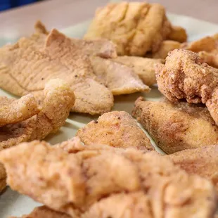 chicken wings and fried chicken, food