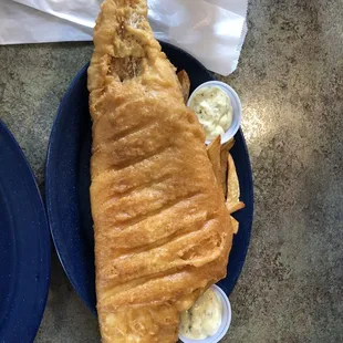 Huge piece of Delicious fresh Cod. Enough to feed a family of three !  We were two and couldn&apos;t finish it!