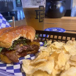 All I can say is "holy cow, that was a good burger"!!! 5/5 recommend!