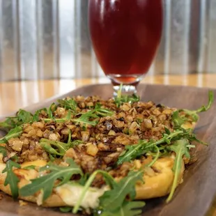 Gargonzola and Arugula Flatbread