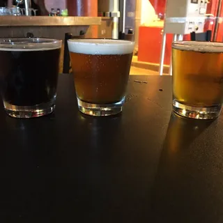 Kaiser Pils with Smoked Washington Reserve Cheddar Platter