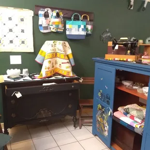Quilt booth located upstairs in the steel goat marketplace