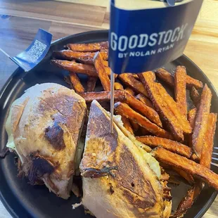 Pulled pork sandwich and bbq plate