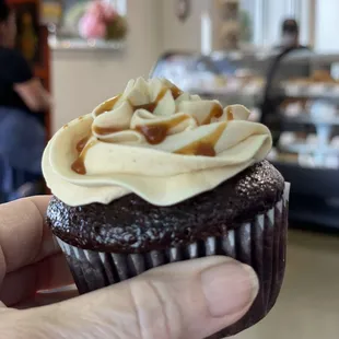 Carmel cupcake