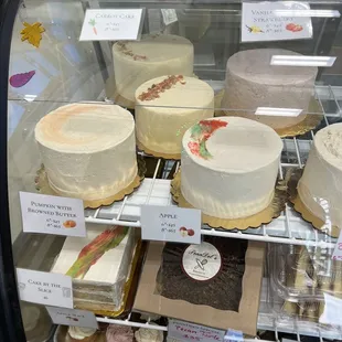 Cakes - ooh I wanna try the apple and carrot.. and brown butter pumpkin!