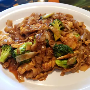 Pad See Ew || IG: @misspiggyeats