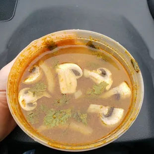 Tom Yum Soup || IG: @misspiggyeats