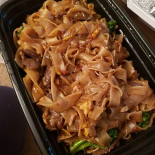 Pad See Ew || IG: @misspiggyeats