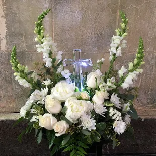 Sympathy arangment with a crystal cross