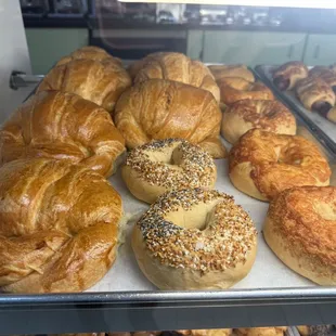 Whether breakfast sandwiches or lunch sandwiches, paper jack cheese bagel goes really well with them.