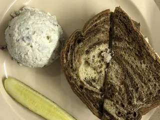 Deli 802