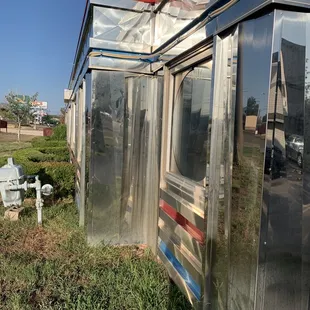 Can't miss this shiny exterior right between the travlodge and quality inn